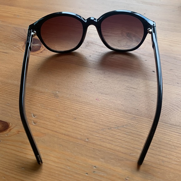 Elizabeth & James Black Framed Madison Sunglasses - Picture 5 of 5